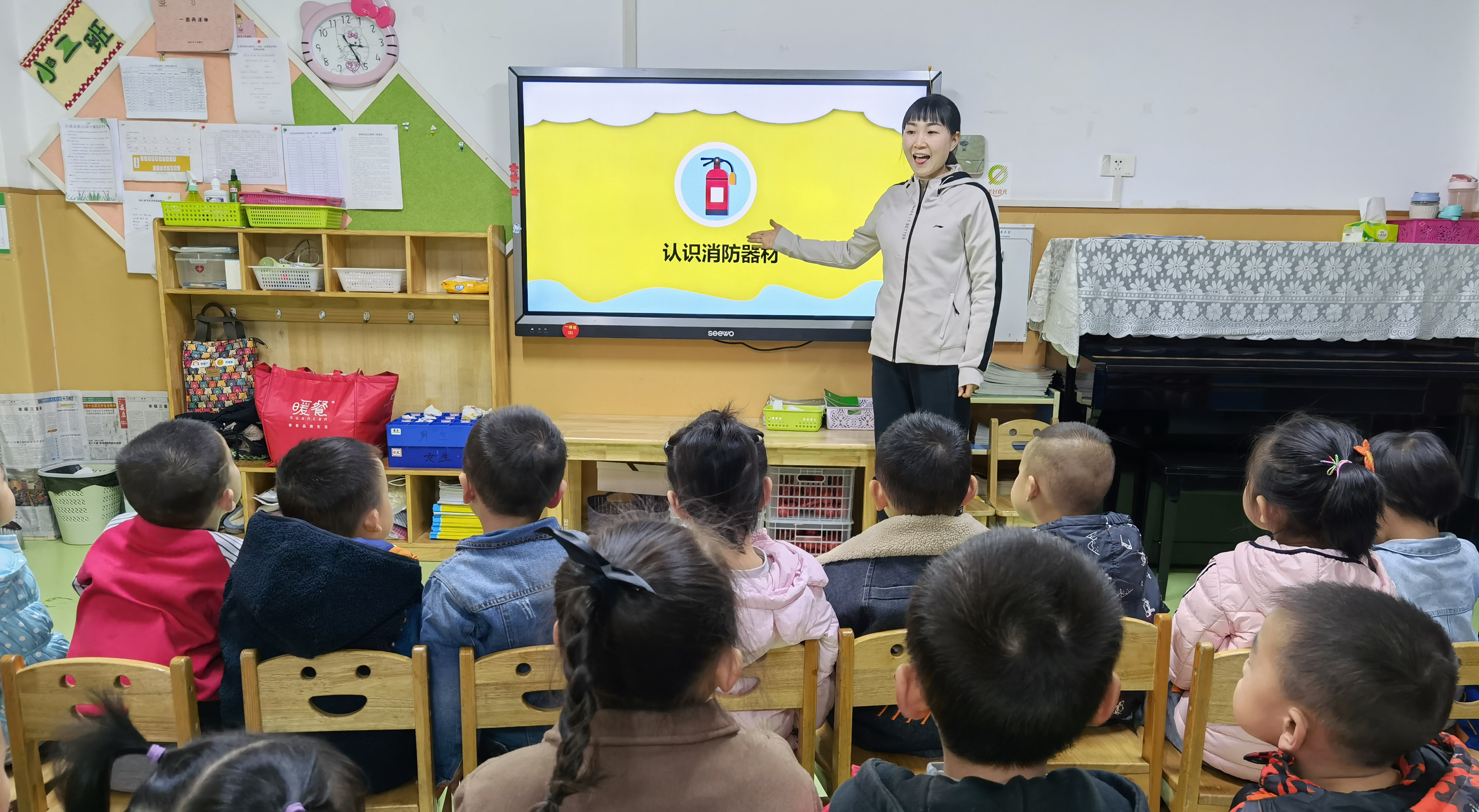 石泉县幼儿园：消防宣传日 安全润“童”心
