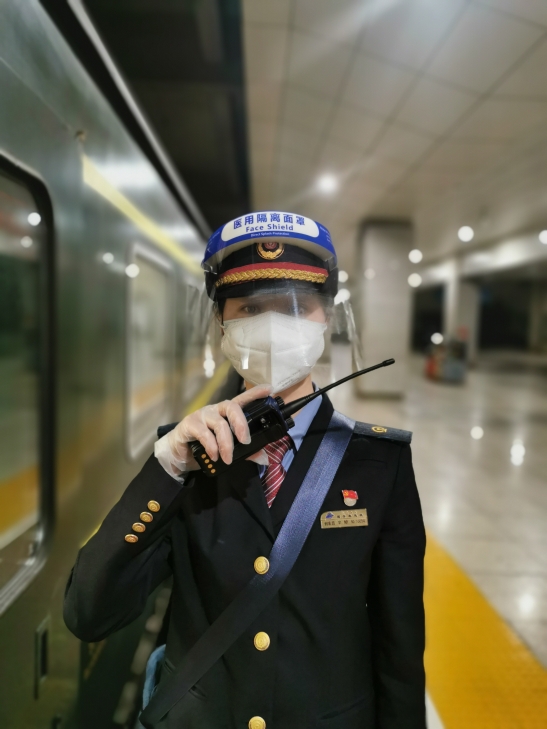责任和爱 让春运归途充满温暖