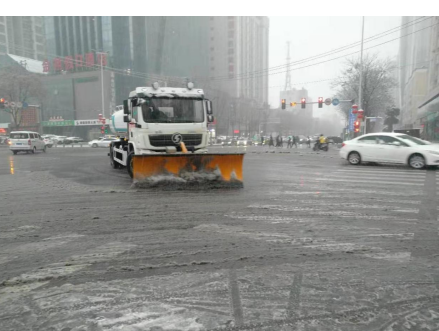 渭滨区：以雪为令 保障车辆行人出行安全