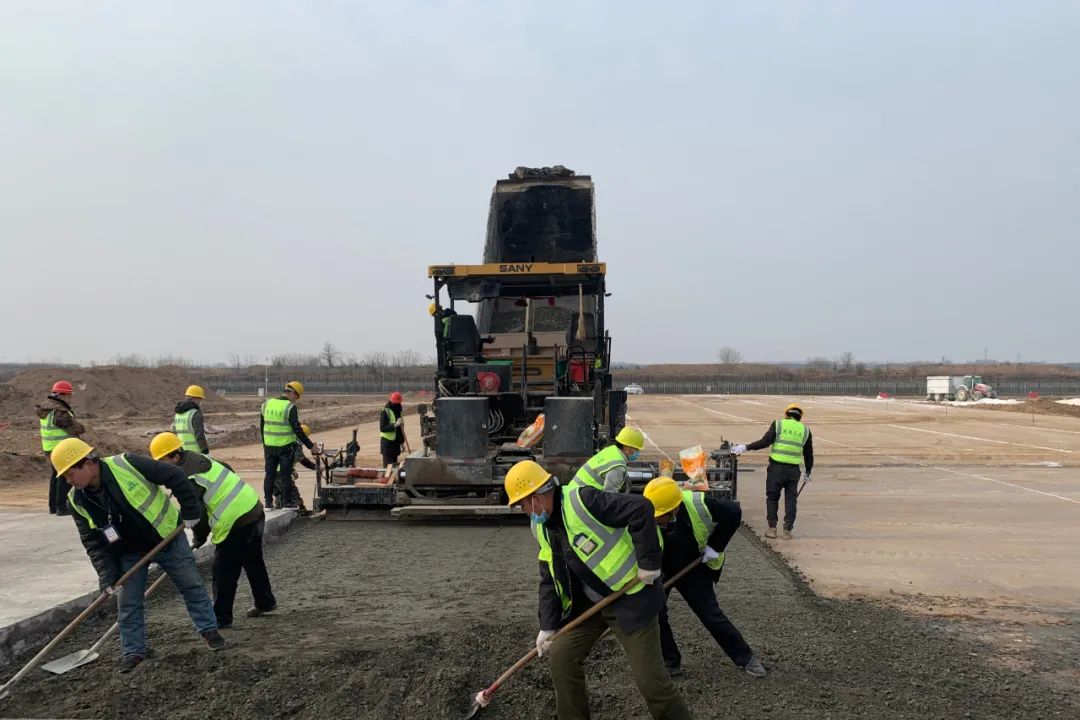 西安咸阳机场三期扩建工程北飞行区临时联络道第一阶段不停航施工提前完工