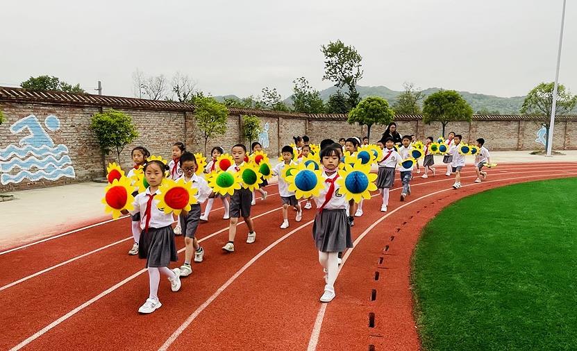 凤台教育集团草桥小学开展春季趣味运动会