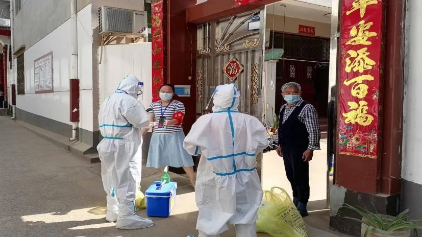 抗疫一线显担当 