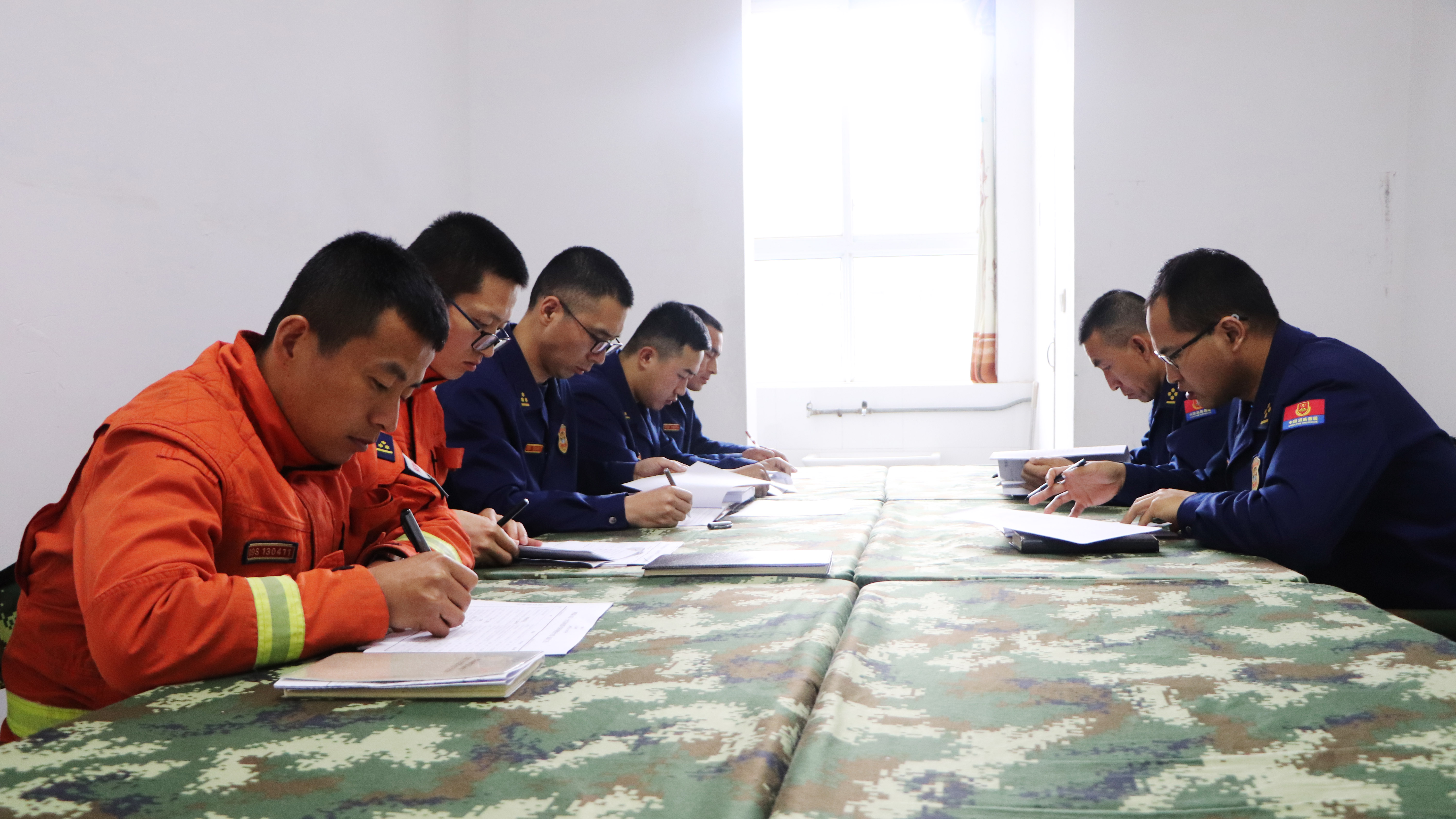 5召开支委会.jpg