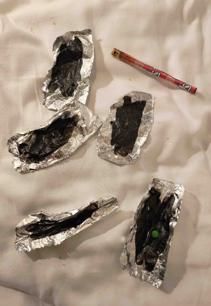 在兴平市将嫌疑人张某成,张某妹家中将其抓获,并在现场查获盐酸哌替啶