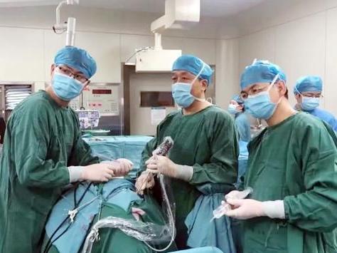 西安医学院第一附属医院脑科医院首席专家刘卫平完成百余例高难度手术