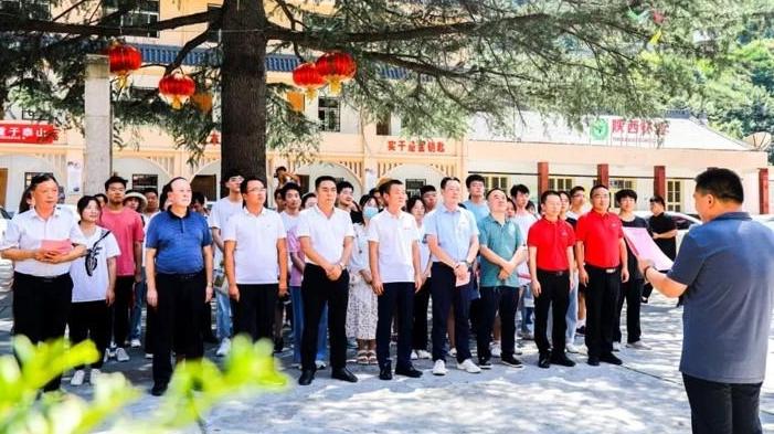 21位考上大学的周至山区学子收到爱心大礼包