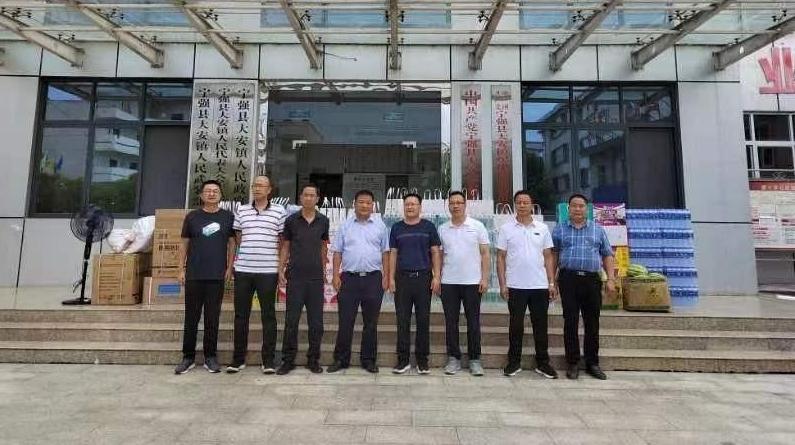 风雨同舟守望相助全力以赴支援疫情防控