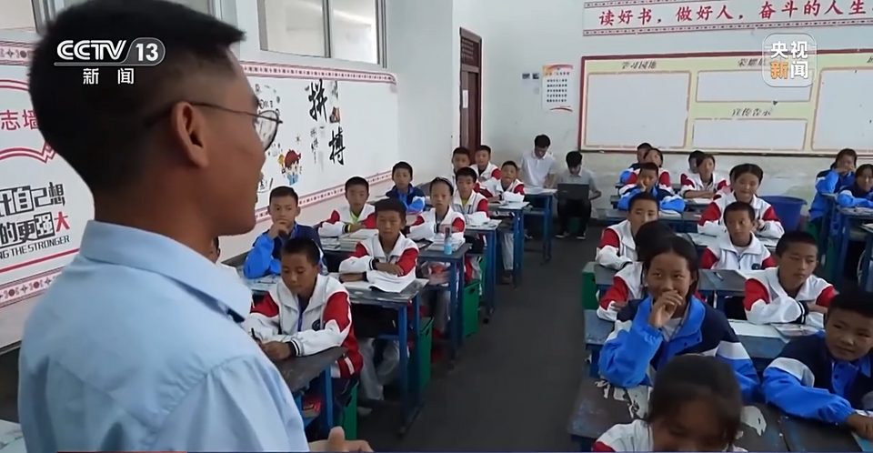 重返大凉山：他想帮更多的孩子走出大山 改变命运