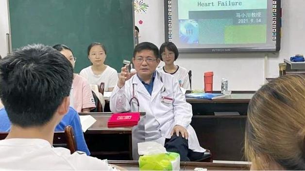 马小川：春风化雨育桃李   全科医生领路人