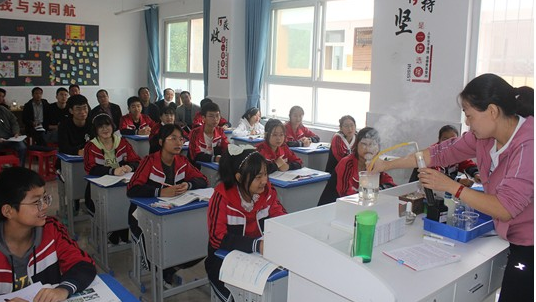 汉中市教研室组织名师赴略阳开展“送教送培”教学研讨活动