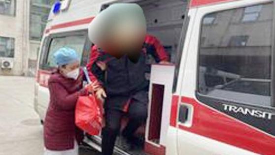 省老年病医院这项服务真暖心 患者只需打个电话看病车接车送