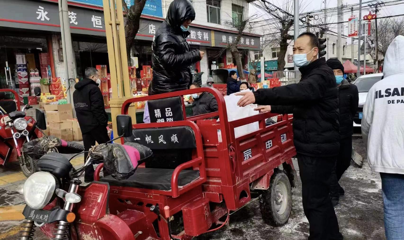 彬州市韩家镇:规范设置年货市场 方便群众节日购物