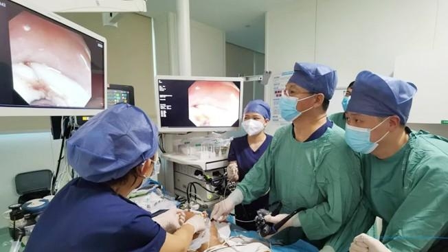 多学科联手取出卡在七旬老人食道的“V”形鸡骨头