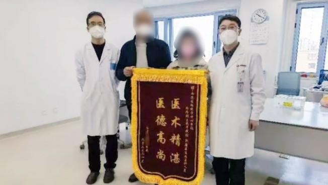小伙持续发烧咳嗽竟是多长一块肺