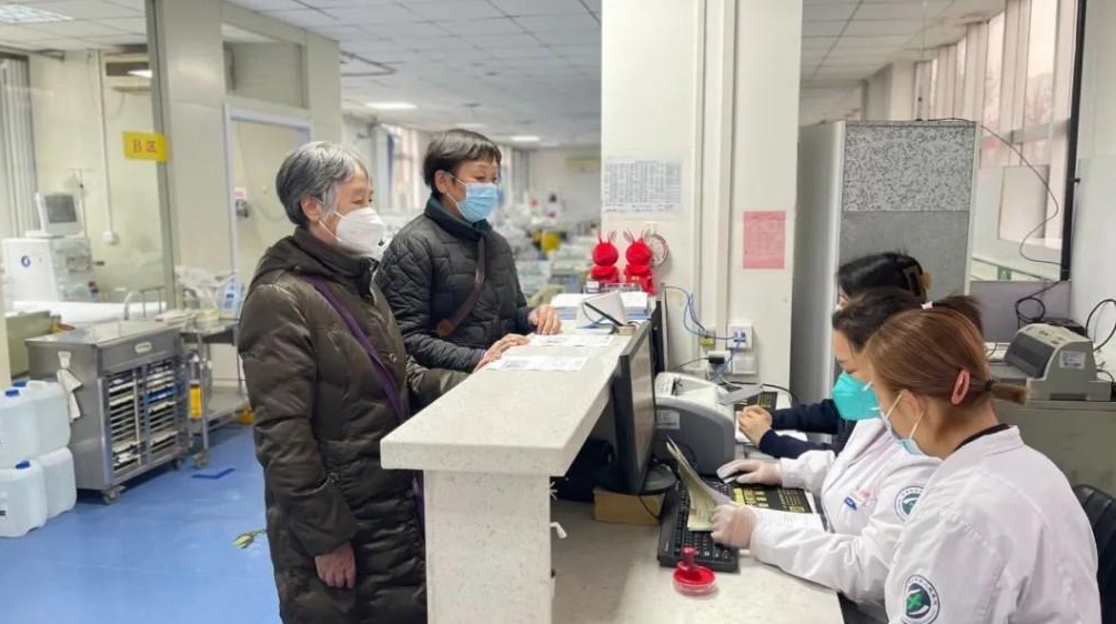 让数据多跑路 患者少跑路 省四院透析患者可在床旁结算