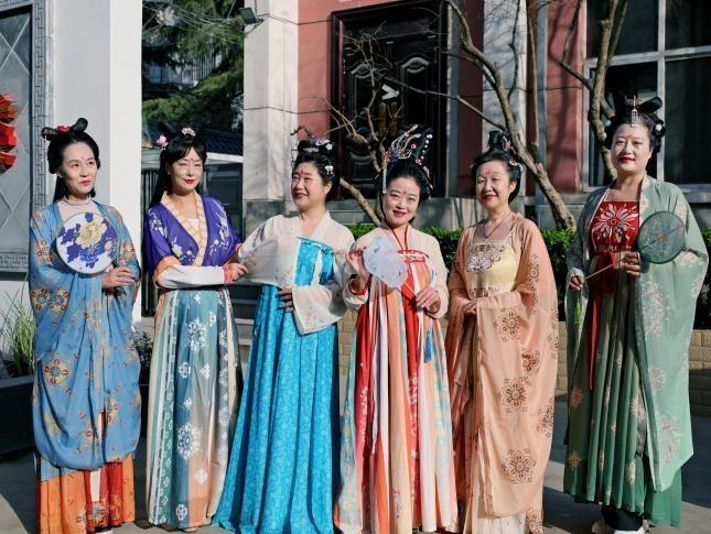 【图集】着盛世霓裳  秀巾帼风采西安开放大学女教职工“绽放”大唐服章之美