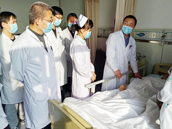 省四院骨科三病区成功开展颈椎后路“单开门”手术
