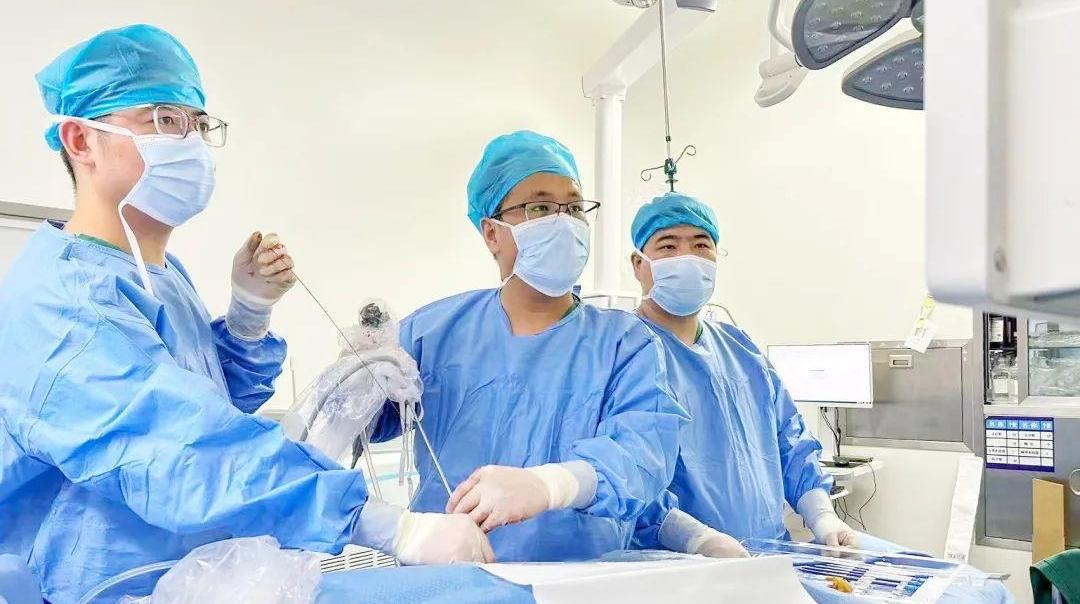 首例！长安区医院成功完成“经皮肾镜+顺行输尿管软镜治疗复杂性尿路结石”手术