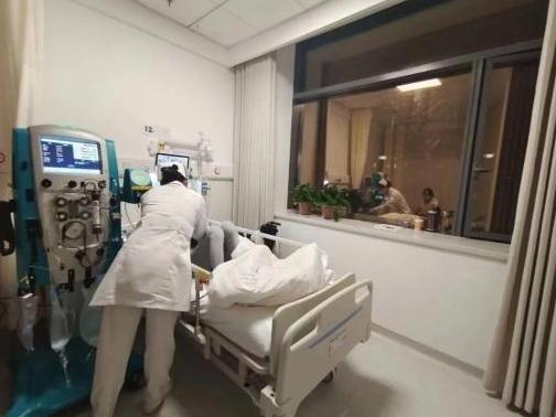 64岁老人突发急性心衰 红会医院深夜紧急救治