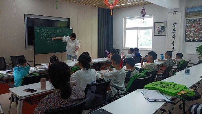 小寨路街道永松路社区关爱一老一小 提升社区便民服务