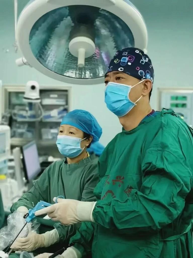 女孩腹中长出10斤“大水球”腹腔镜下切除“黏液性囊腺瘤”
