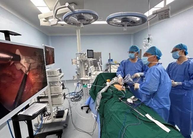 西安市红会医院消化外科顺利完成北院区首例4K腹腔镜手术