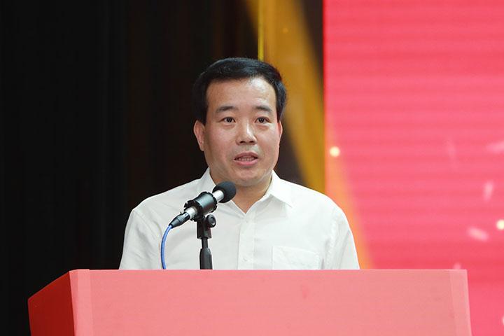 校党委副书记于远望宣读表彰文件校长孙振霖讲话党委书记刘双耀为西部