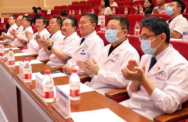 西安市红会医院举行第八届中国梦·脊梁工程脊柱畸形大型义诊活动
