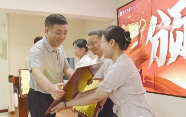 西北大学第一医院举行第六届中国医师节庆祝表彰活动