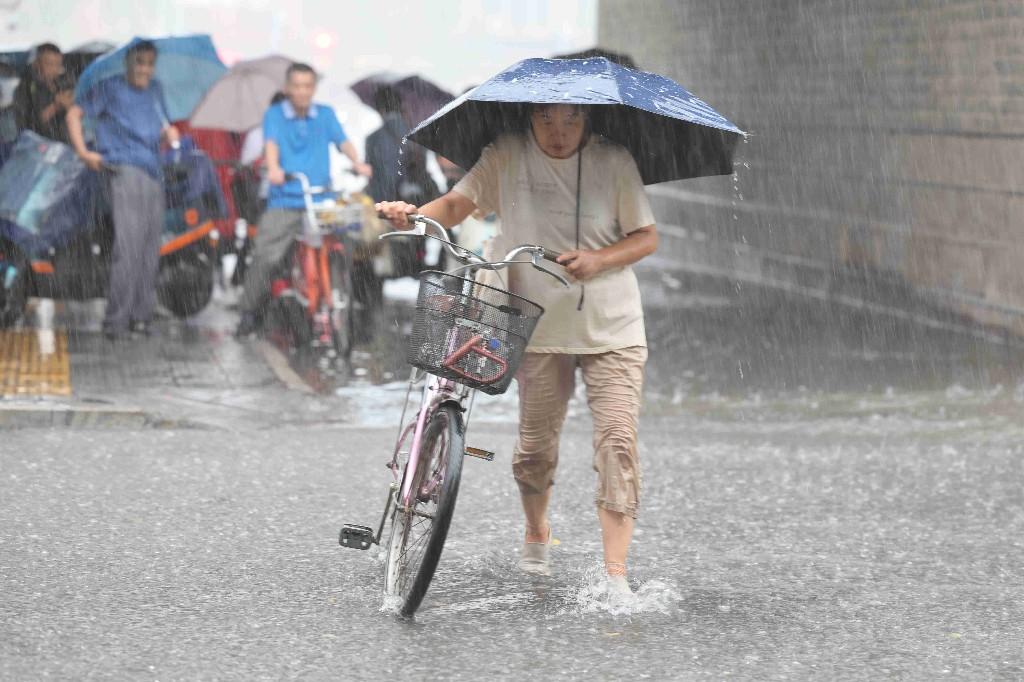 户县大雨图片