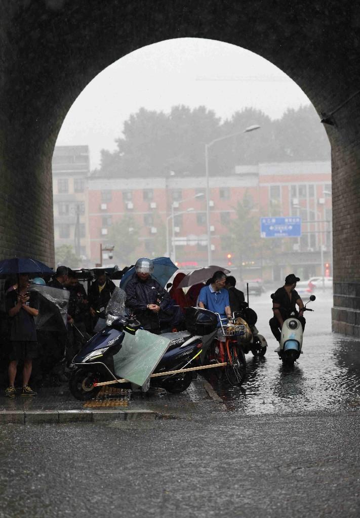 户县大雨图片