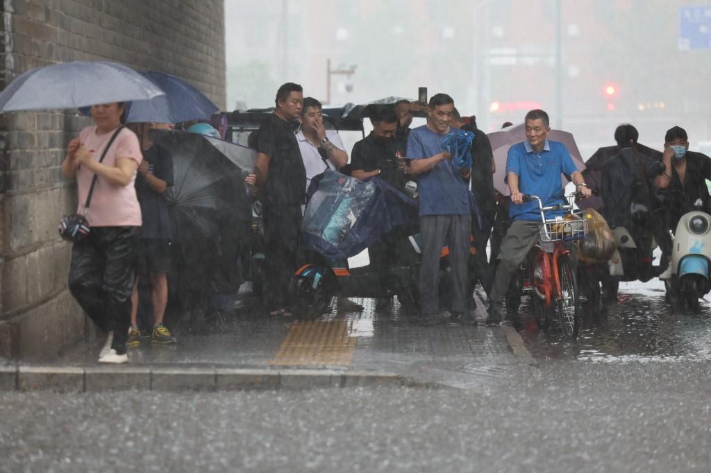 户县大雨图片