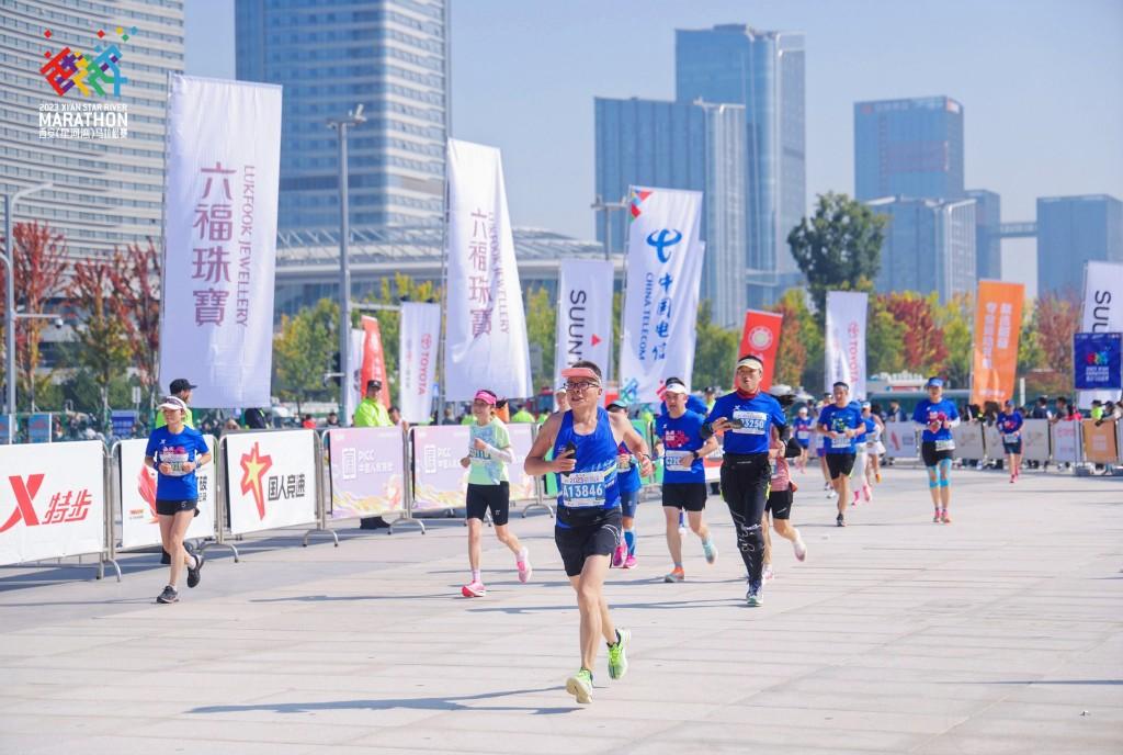 跑步爱好者的新天地：探索当地的跑步俱乐部