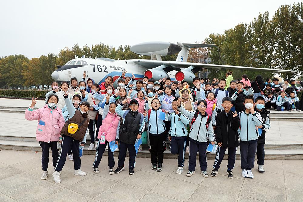 阎良航空城研学手册图片