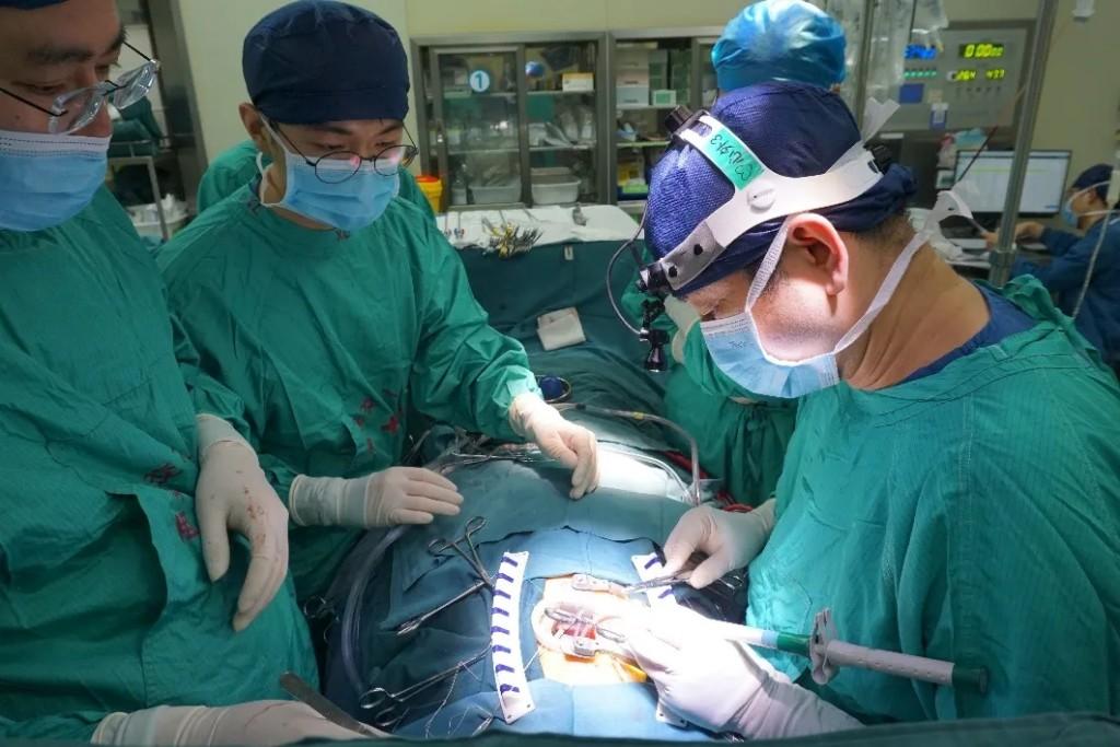 全国首例！免缝合主动脉瓣用于微创多瓣膜复合手术为高龄患者“修心”