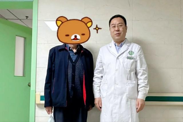 老年疝气折磨大爷十年 手术后第二天出院回家
