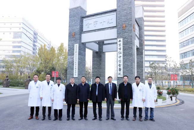 COA·2023大会直击| 中国工程院院士张英泽受邀到西安市红会医院参观座谈并赠书