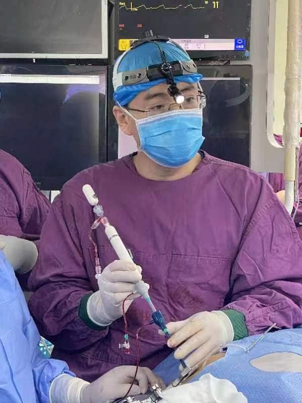 区域内首例经心尖二尖瓣夹独立手术在交大一附院成功完成