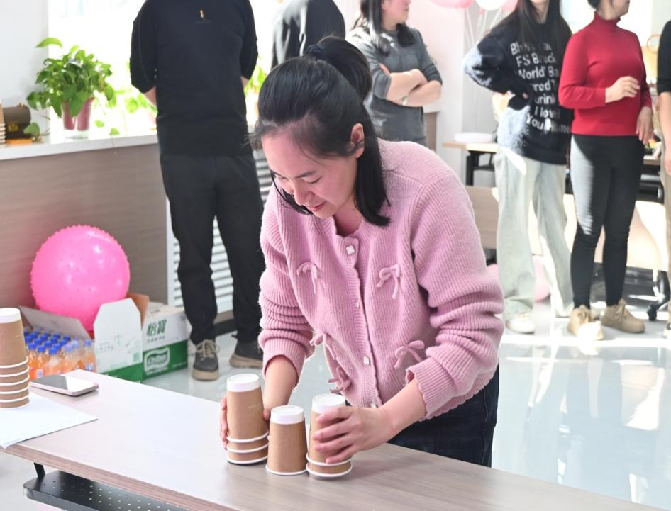 巾帼心向党靖彩绽芳华