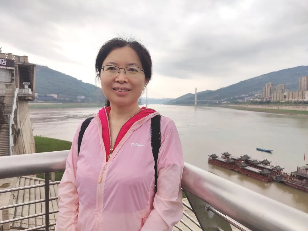 马克思主义学院副教授 沈秀芳一名优秀的思政课教师,首先要有一颗热爱