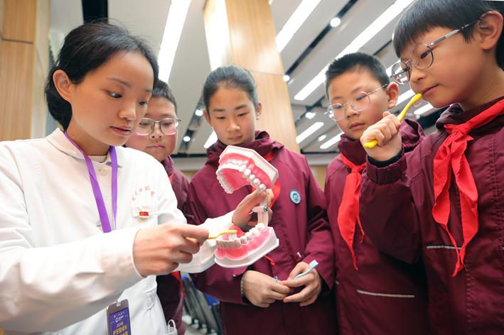 世界口腔健康日|你会刷牙吗？西安交通大学口腔医院“专家”来教你