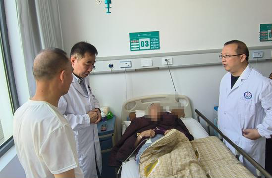 西安交大二附院巡诊下基层石泉群众有“医”靠