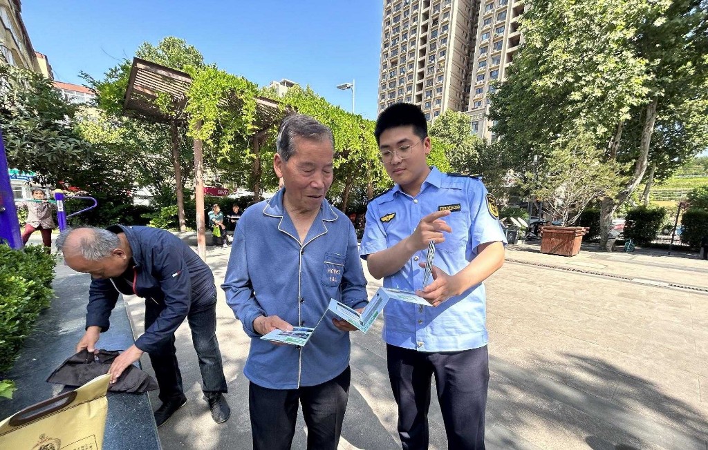 “绿色低碳 美丽中国”生态环境新城分局开展低碳日宣传活动
