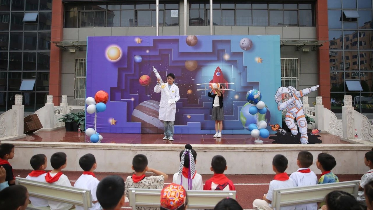 高新路小学举办第六届艺术科技嘉年华，庆祝六一国际儿童节