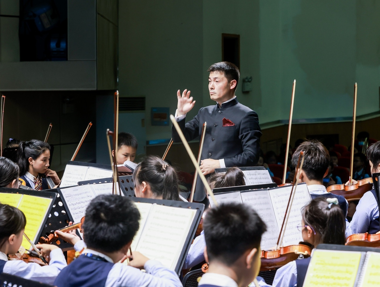 西安铁五小交响乐团合唱团2024届毕业生音乐会成功举办