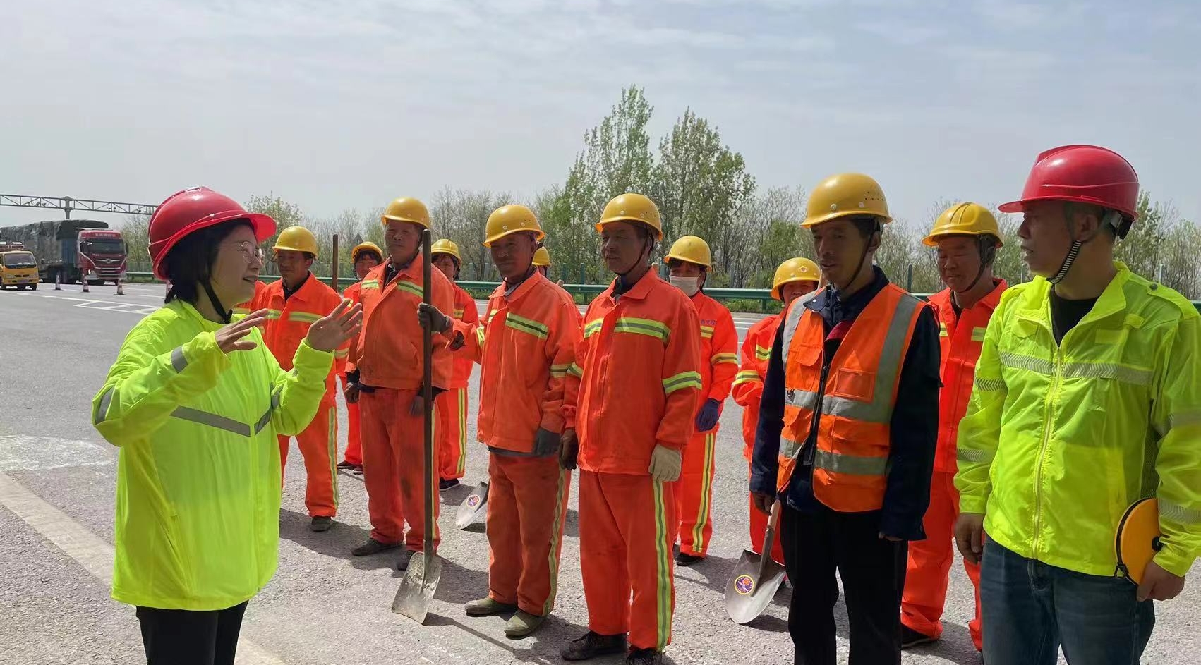 筑牢防汛“安全堤”，守护司乘平安路