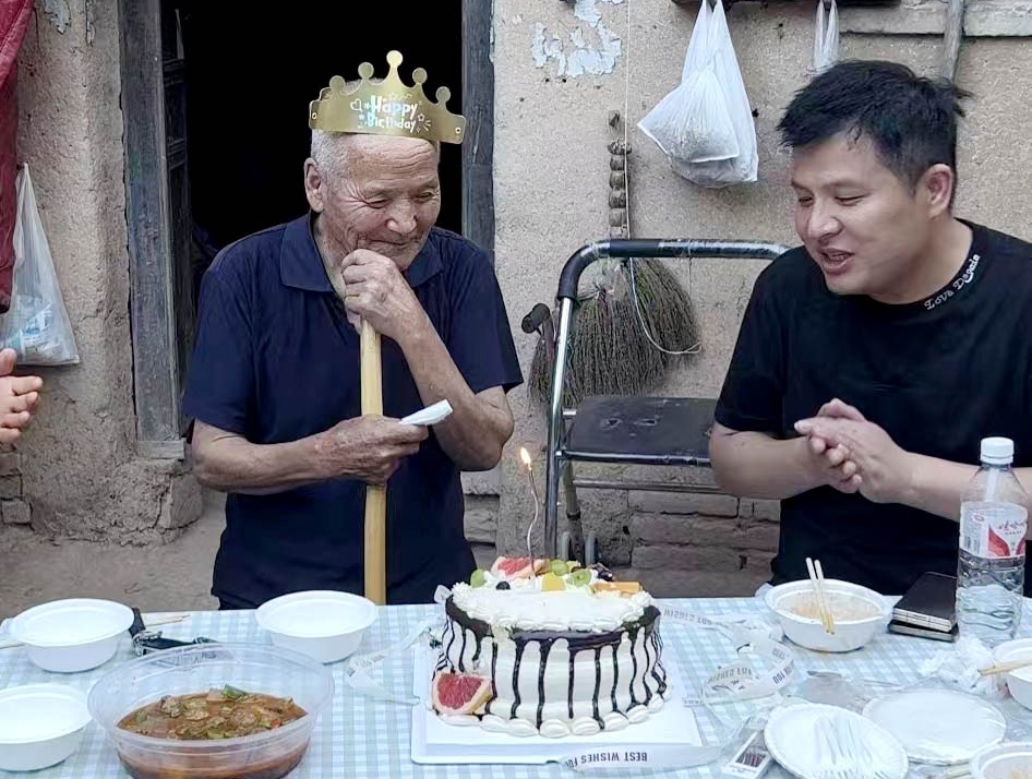 爱心汇聚，情暖特困供养老人