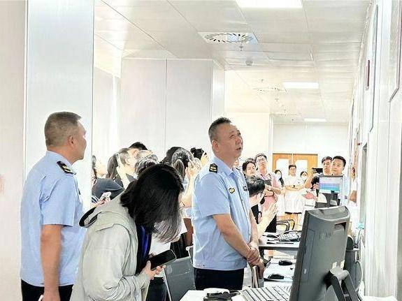 现场观摩培训 强化放射性污染防治