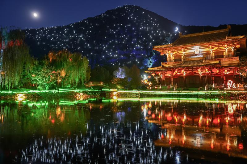 两个月亮芙蓉湖长生殿.jpg