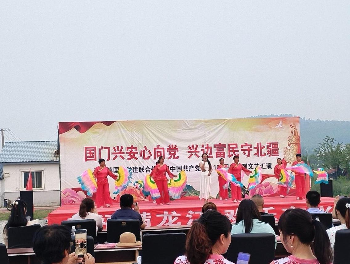 “互助养老”最美笑容洋溢在北极光下